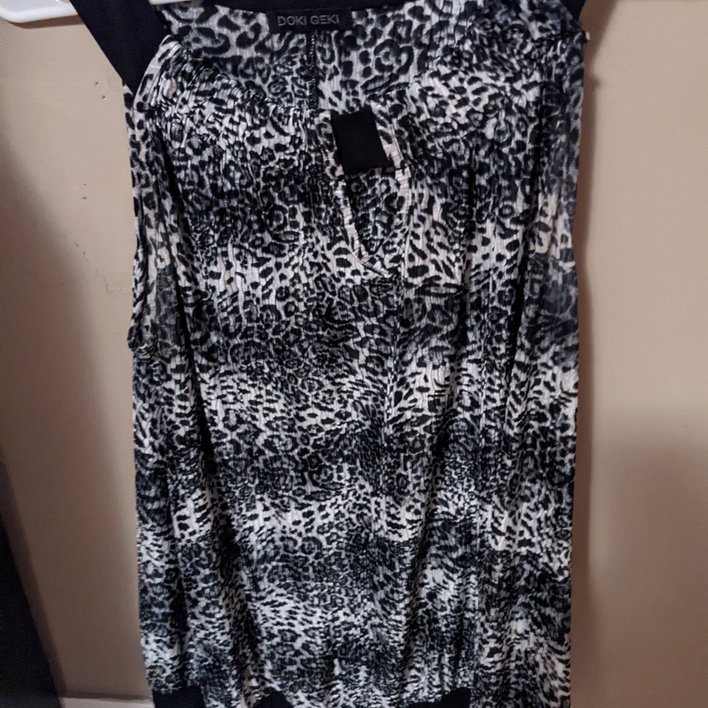 Black and white sleeveless blouse